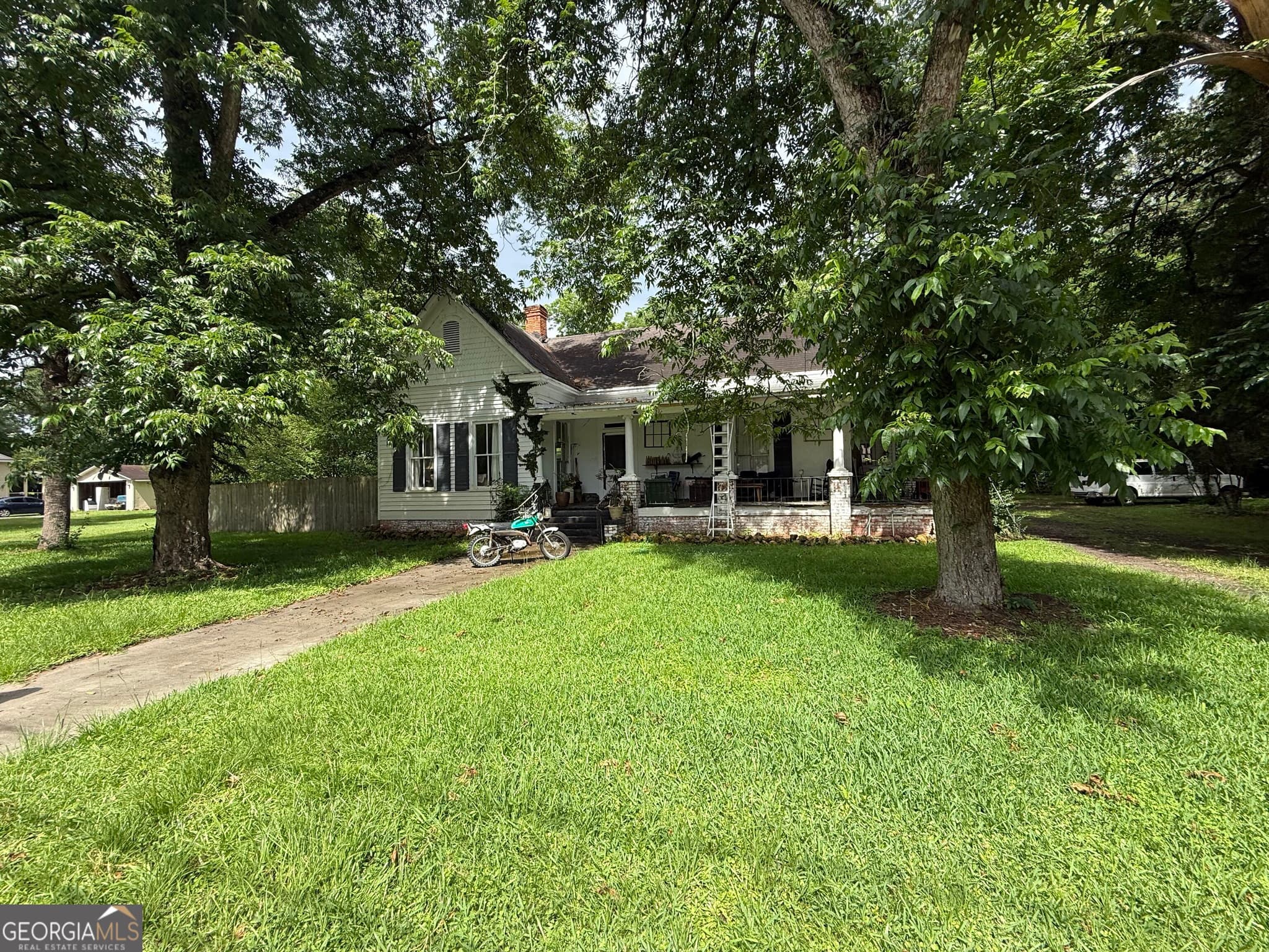 3 bedroom, 2 bathroom, 1,668 sq ft single family residence for sale at 121 S Bailey Avenue, Leslie, GA 31764 — photo 2