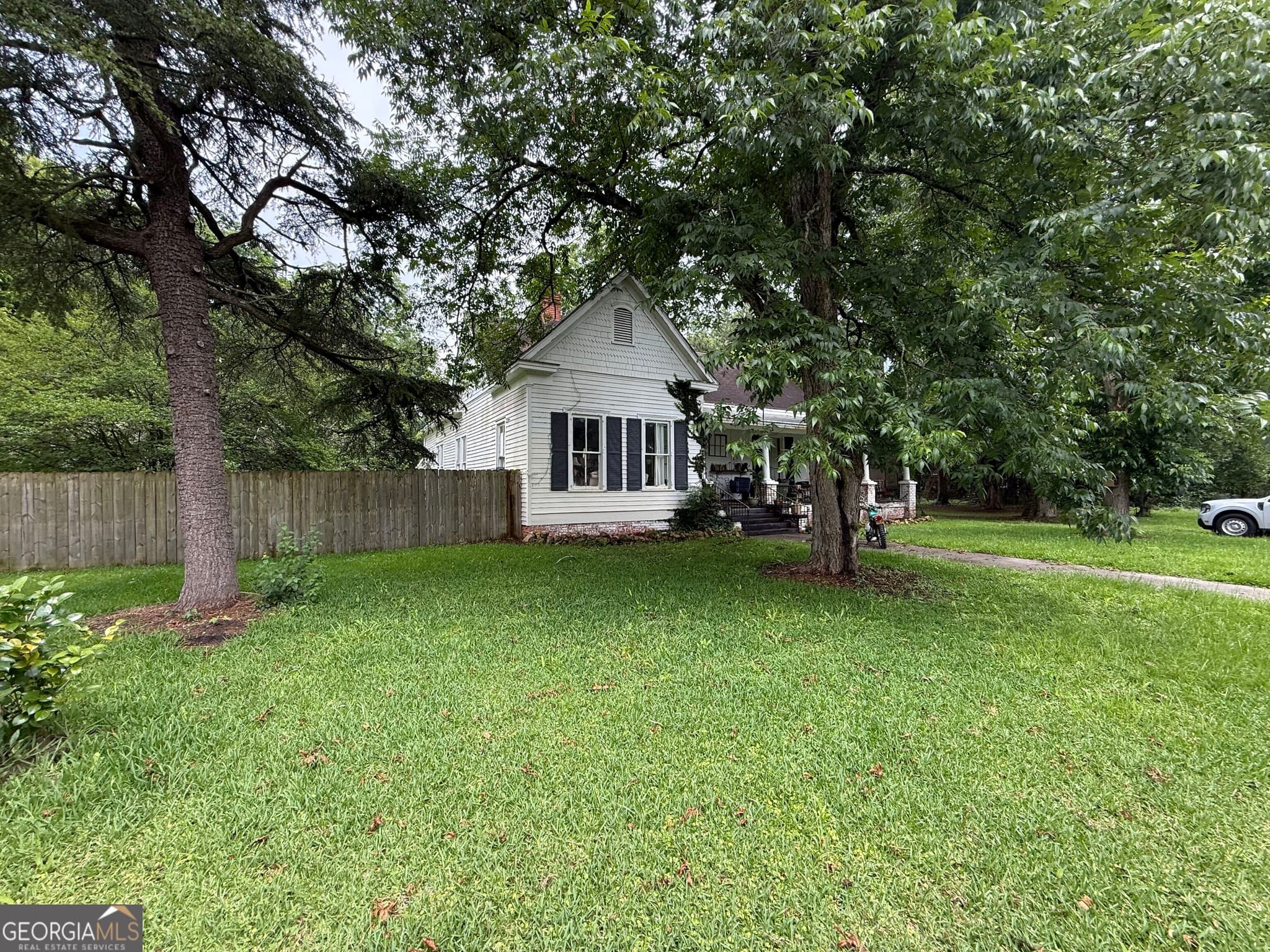 3 bedroom, 2 bathroom, 1,668 sq ft single family residence for sale at 121 S Bailey Avenue, Leslie, GA 31764 — photo 3