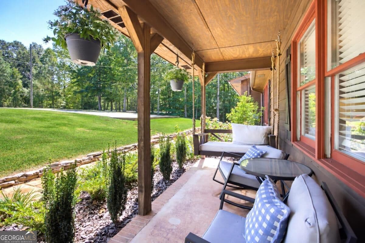 3 bedroom, 2 bathroom, 1,700 sq ft single family residence for sale at 1519 Bar J Road, Temple, GA 30179 — photo 2