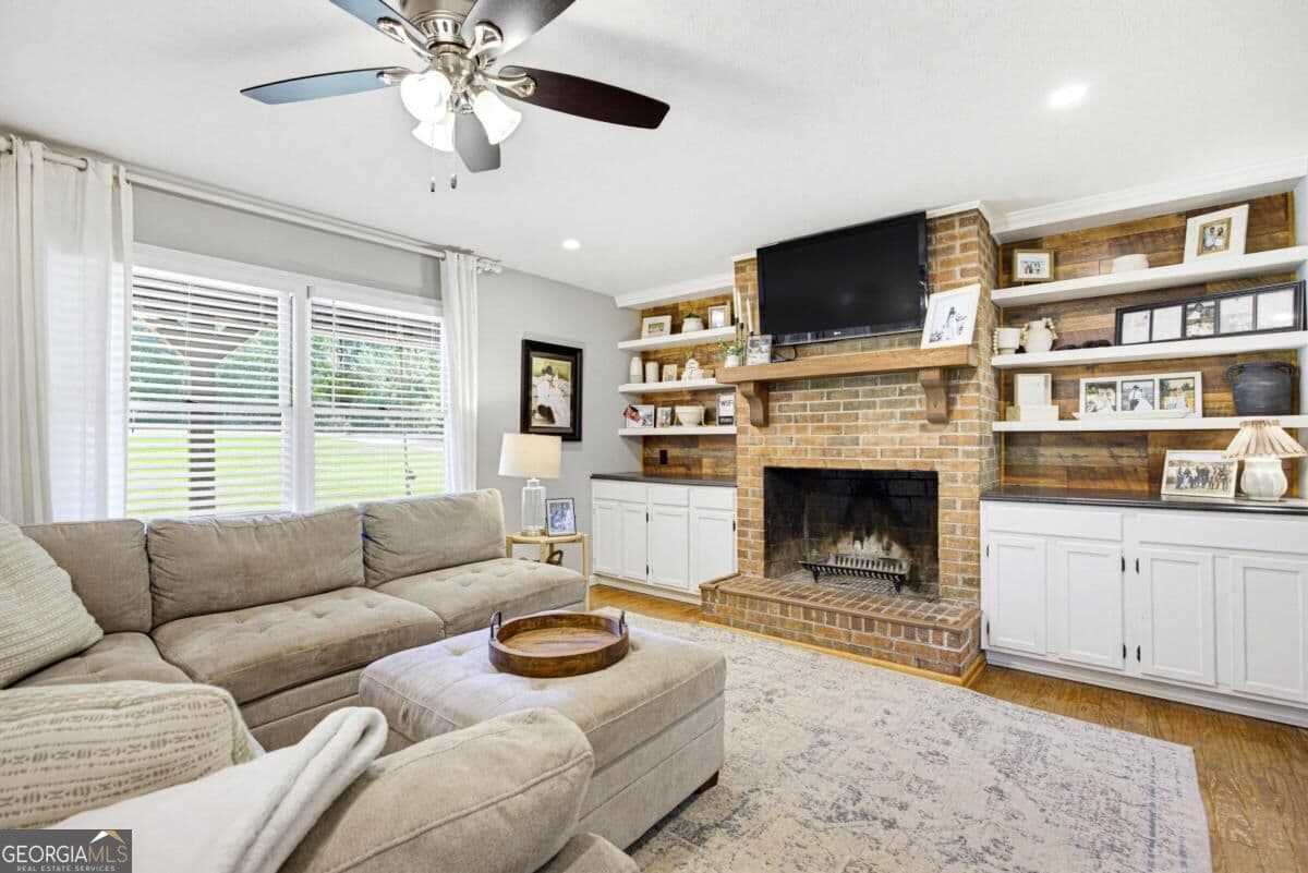 3 bedroom, 2 bathroom, 1,700 sq ft single family residence for sale at 1519 Bar J Road, Temple, GA 30179 — photo 7
