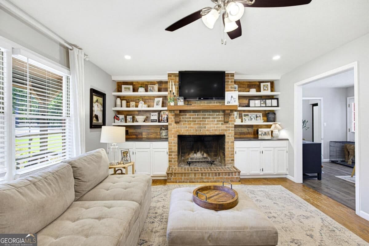 3 bedroom, 2 bathroom, 1,700 sq ft single family residence for sale at 1519 Bar J Road, Temple, GA 30179 — photo 4