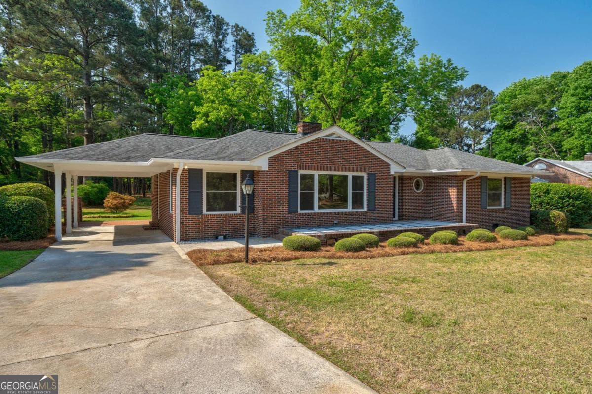 3 bedroom, 2 bathroom, 1,960 sq ft single family residence for sale at 1310 Lincolnton, Washington, GA 30673 — photo 2