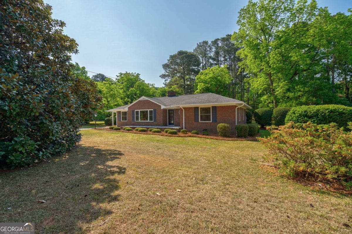 3 bedroom, 2 bathroom, 1,960 sq ft single family residence for sale at 1310 Lincolnton, Washington, GA 30673 — photo 5