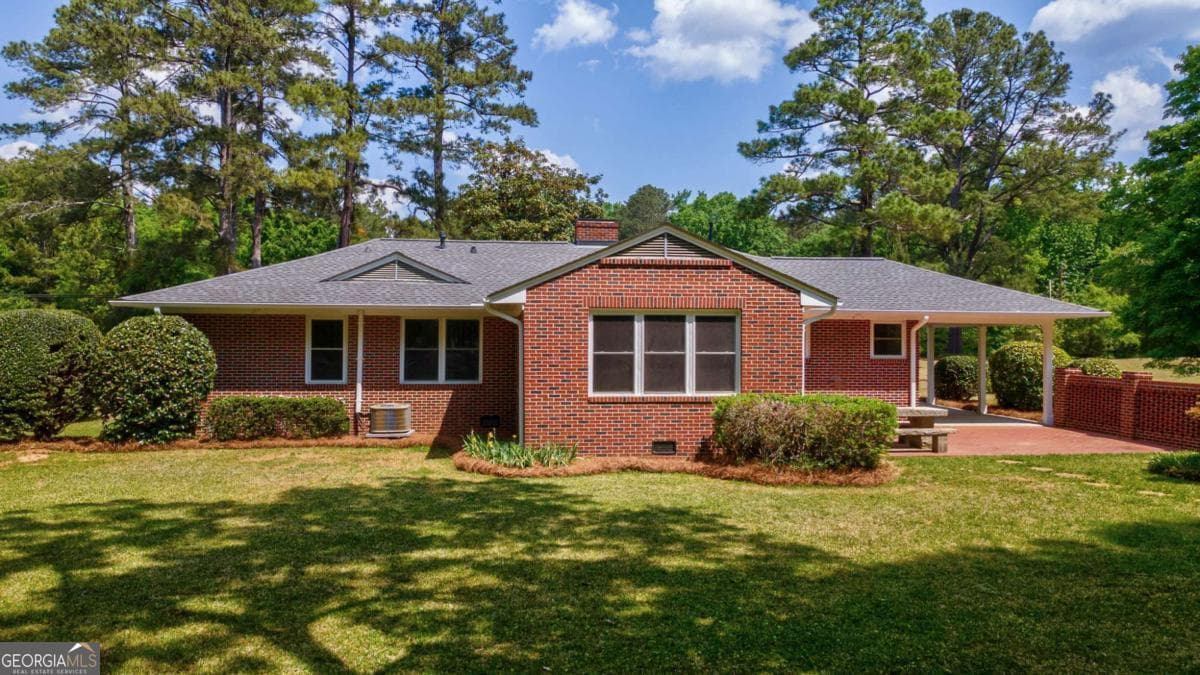 3 bedroom, 2 bathroom, 1,960 sq ft single family residence for sale at 1310 Lincolnton, Washington, GA 30673 — photo 4