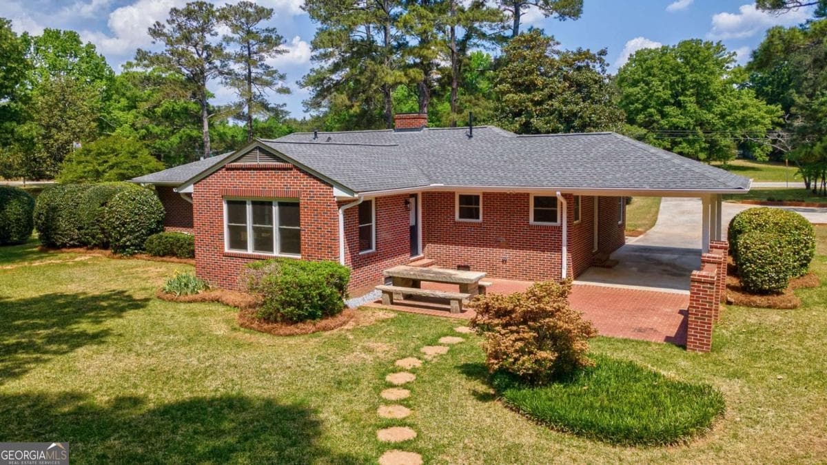 3 bedroom, 2 bathroom, 1,960 sq ft single family residence for sale at 1310 Lincolnton, Washington, GA 30673 — photo 8
