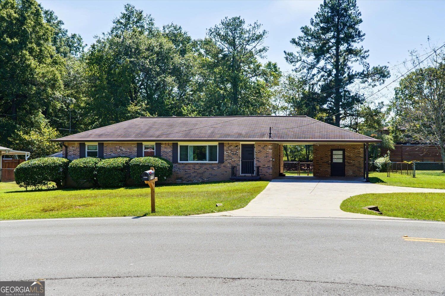 3 bedroom, 2 bathroom, 1,248 sq ft single family residence for sale at 2275 Hurt Road, Marietta, GA 30008 — photo 2