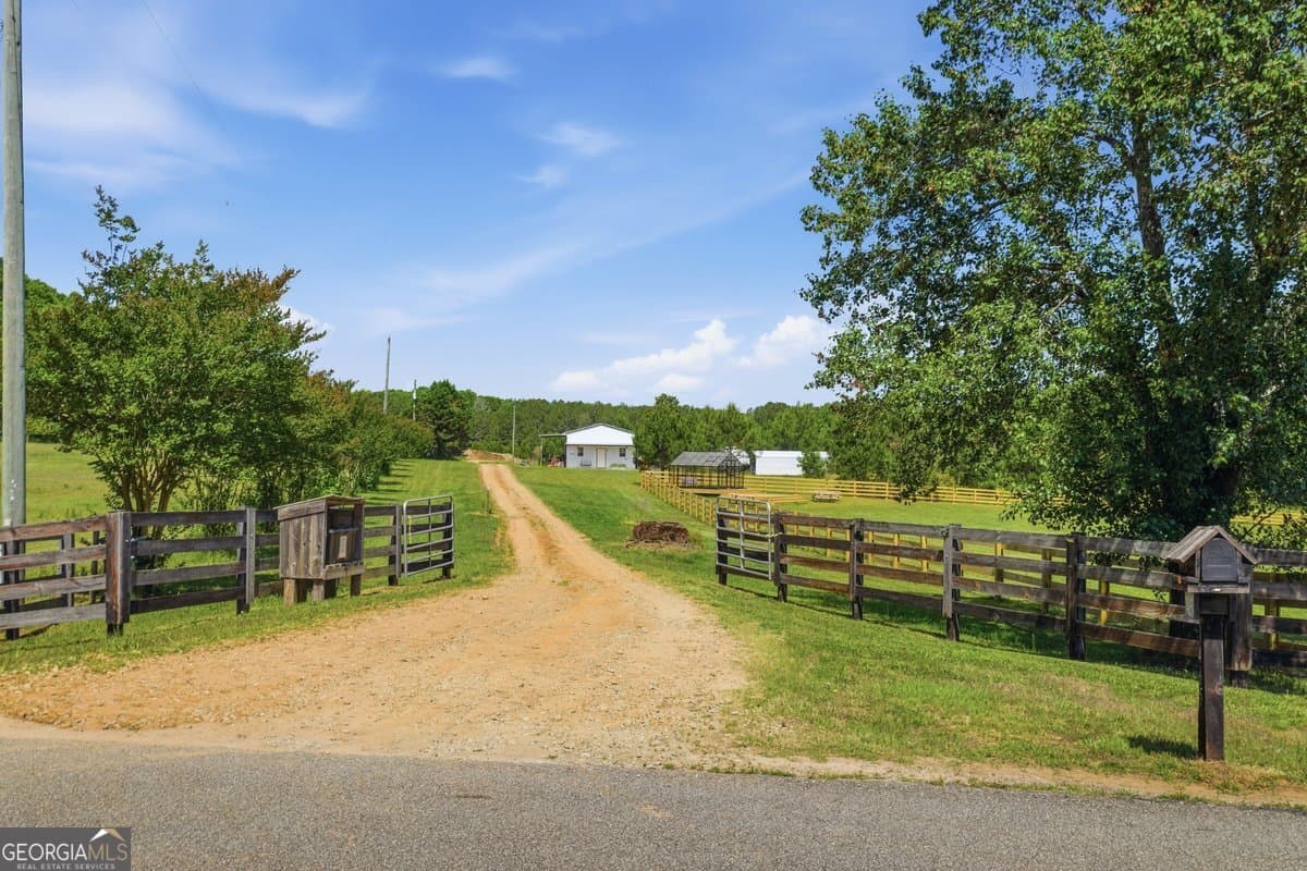3 bedroom, 2 bathroom, 1,750 sq ft single family residence for sale at 1465 Thurston Snow Road, Good Hope, GA 30641 — photo 2