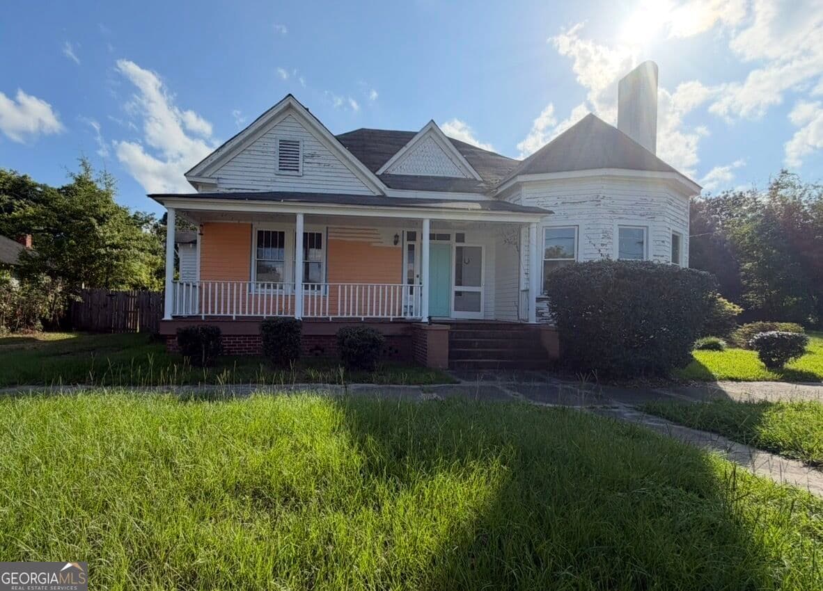 3 bedroom, 2 bathroom, 2,128 sq ft single family residence for sale at 807 Academy Avenue, Waynesboro, GA 30830 — photo 1 of 12