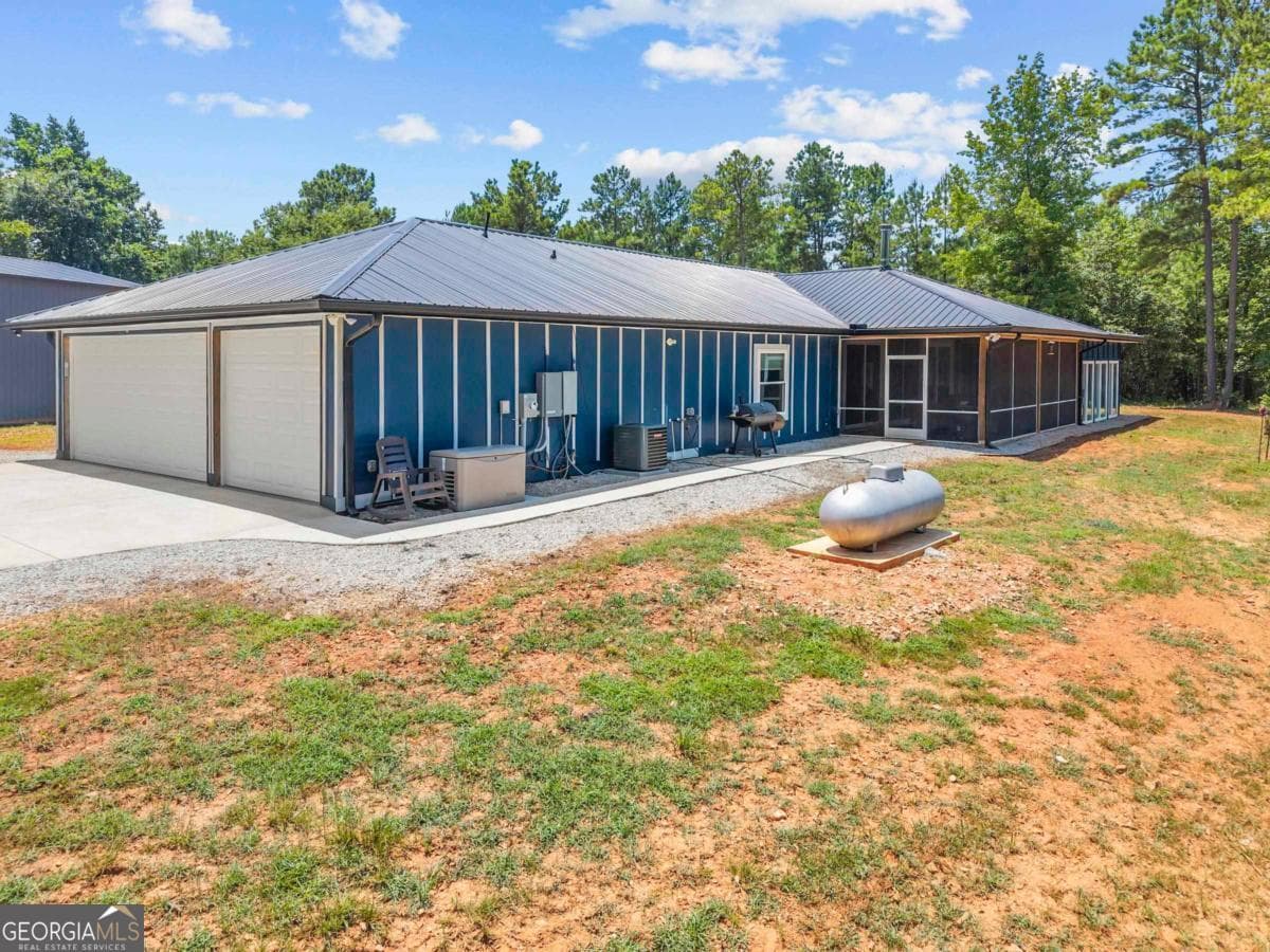 3 bedroom, 2 bathroom, 2,232 sq ft single family residence for sale at 862 Monticello Road, Eatonton, GA 31024 — photo 3