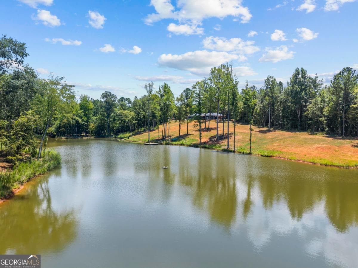 3 bedroom, 2 bathroom, 2,232 sq ft single family residence for sale at 862 Monticello Road, Eatonton, GA 31024 — photo 5