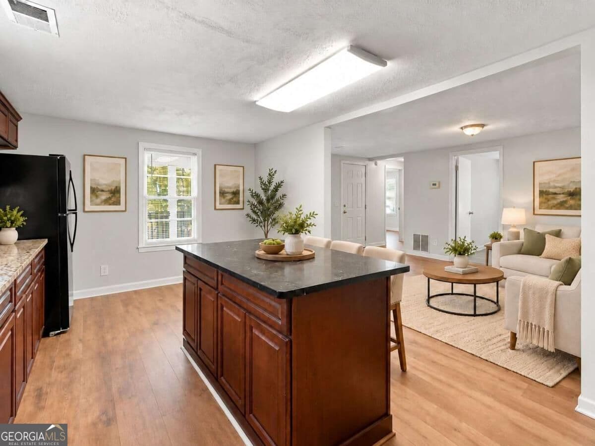 4 bedroom, 2.5 bathroom, 1,598 sq ft single family residence for sale at 1095 S Burnt Hickory Road, Douglasville, GA 30134 — photo 2