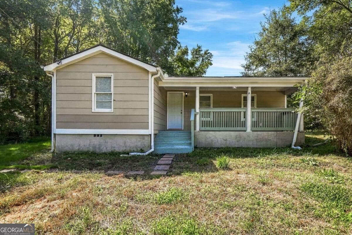 4 bedroom, 2.5 bathroom, 1,598 sq ft single family residence for sale at 1095 S Burnt Hickory Road, Douglasville, GA 30134
