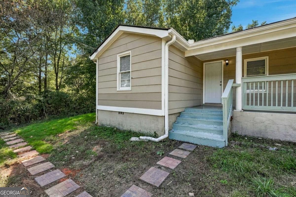 4 bedroom, 2.5 bathroom, 1,598 sq ft single family residence for sale at 1095 S Burnt Hickory Road, Douglasville, GA 30134 — photo 9