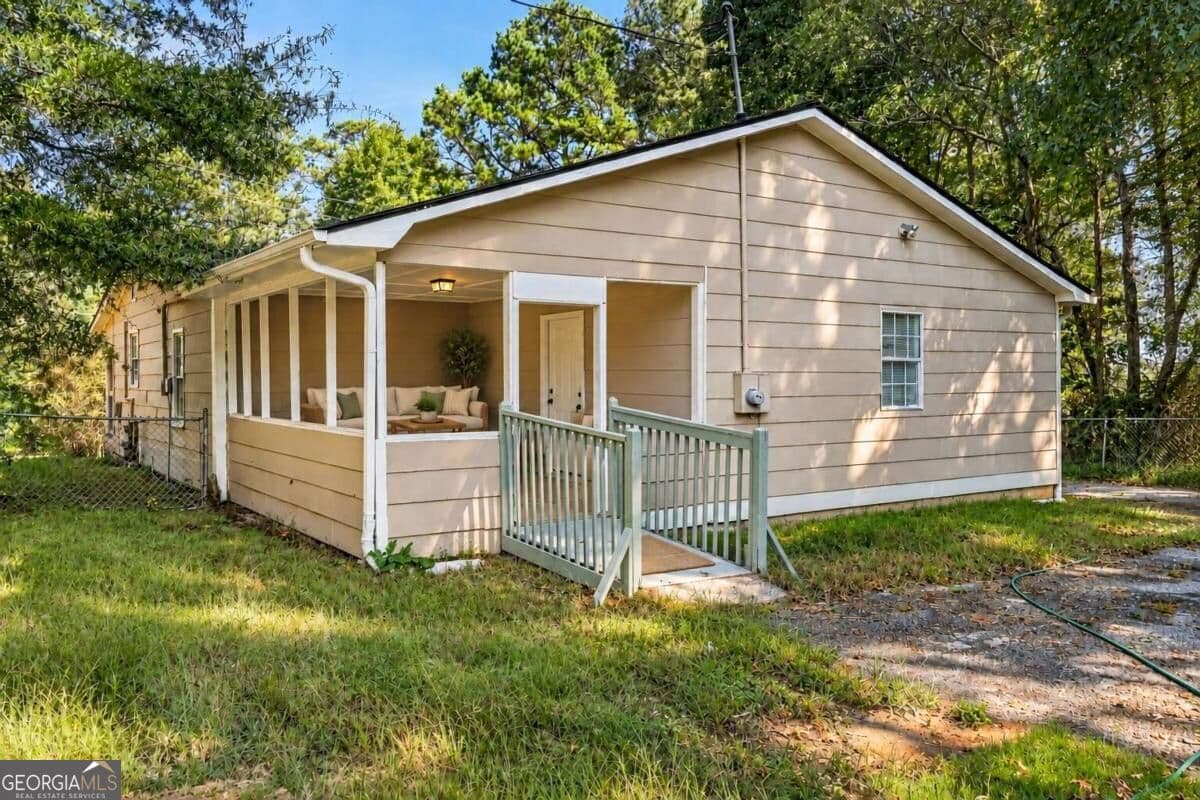 4 bedroom, 2.5 bathroom, 1,598 sq ft single family residence for sale at 1095 S Burnt Hickory Road, Douglasville, GA 30134 — photo 8