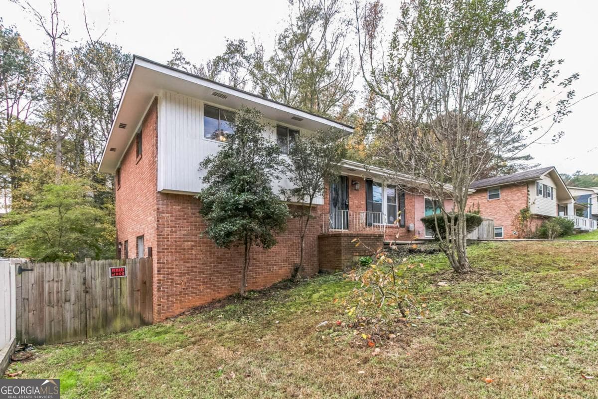 5 bedroom, 2 bathroom, 2,281 sq ft single family residence for sale at 927 Slash Pine Road, Forest Park, GA 30297 — photo 3