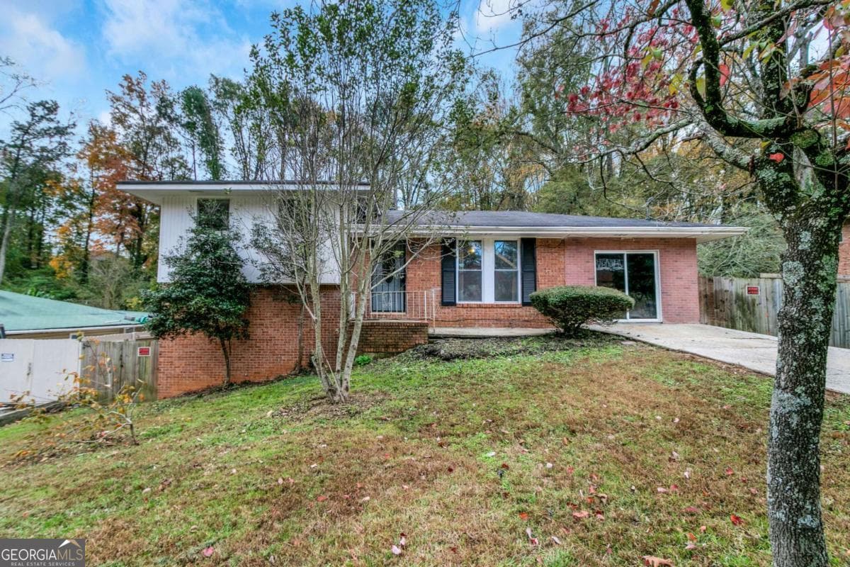5 bedroom, 2 bathroom, 2,281 sq ft single family residence for sale at 927 Slash Pine Road, Forest Park, GA 30297