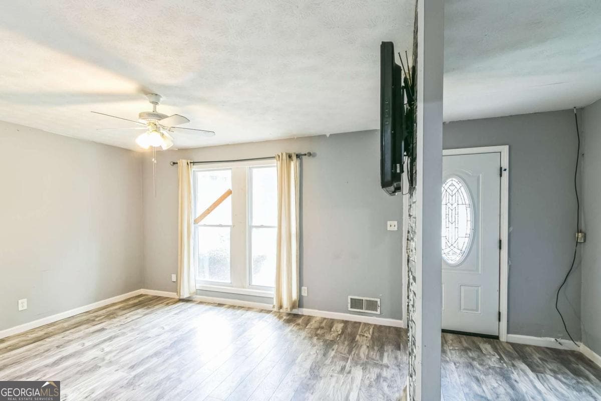5 bedroom, 2 bathroom, 2,281 sq ft single family residence for sale at 927 Slash Pine Road, Forest Park, GA 30297 — photo 5