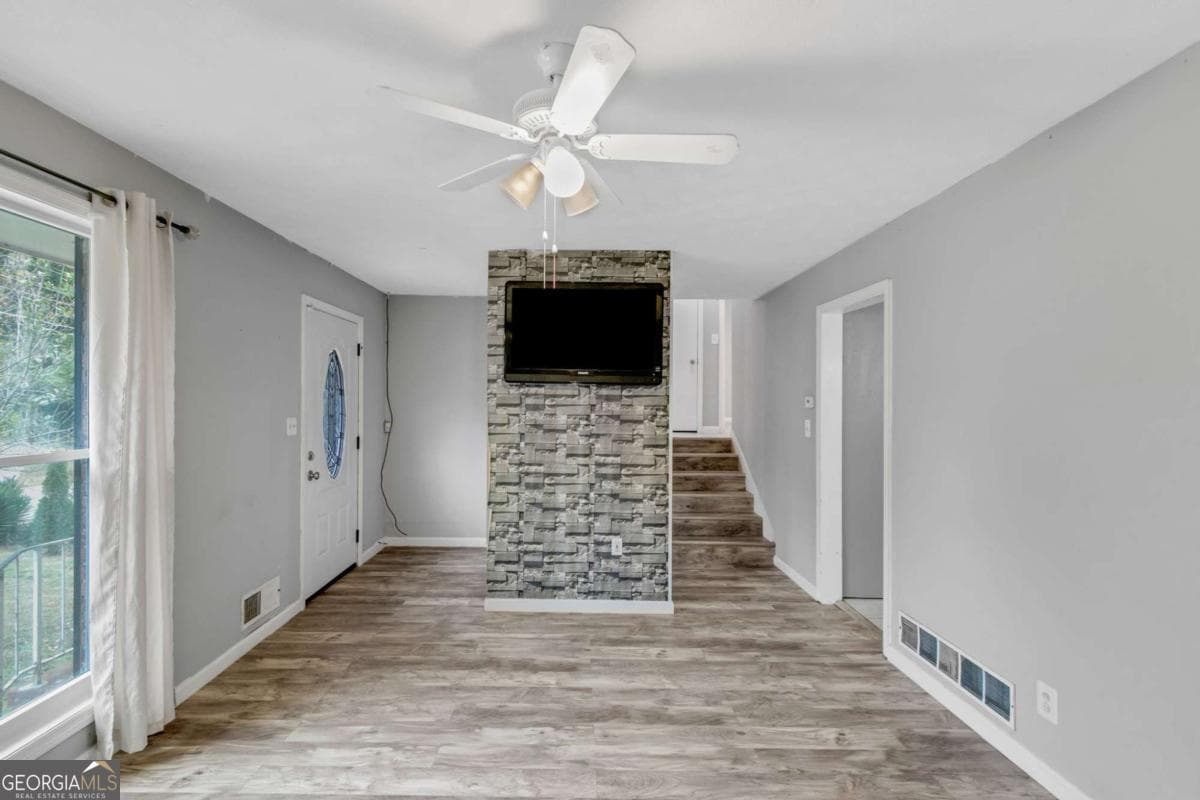 5 bedroom, 2 bathroom, 2,281 sq ft single family residence for sale at 927 Slash Pine Road, Forest Park, GA 30297 — photo 4