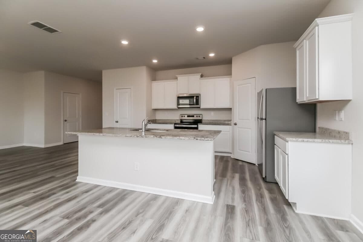 4 bedroom, 2.5 bathroom, 1,848 sq ft single family residence for sale at 160 Avondale Boulevard, Conyers, GA 30013 — photo 6