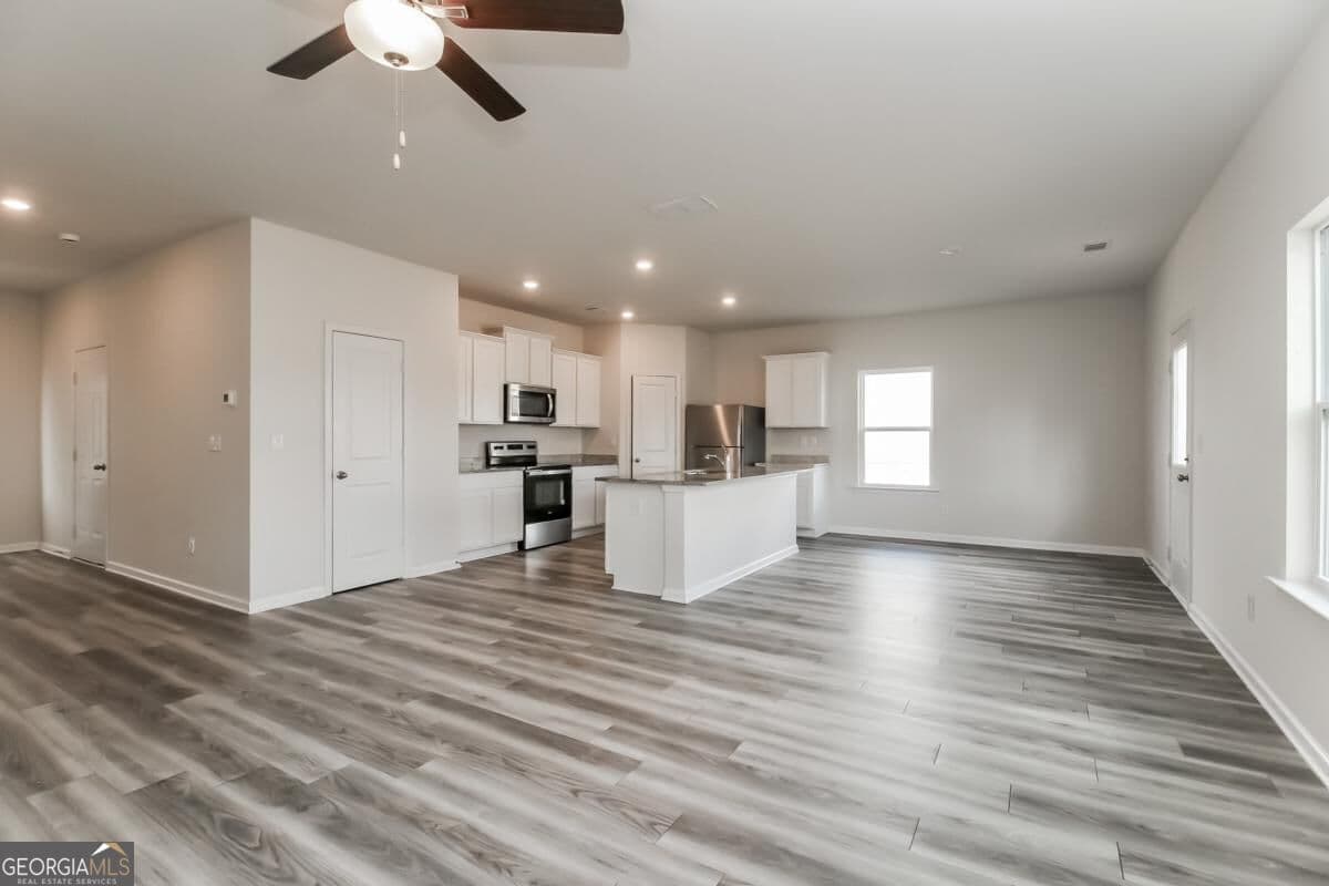 4 bedroom, 2.5 bathroom, 1,848 sq ft single family residence for sale at 160 Avondale Boulevard, Conyers, GA 30013 — photo 4