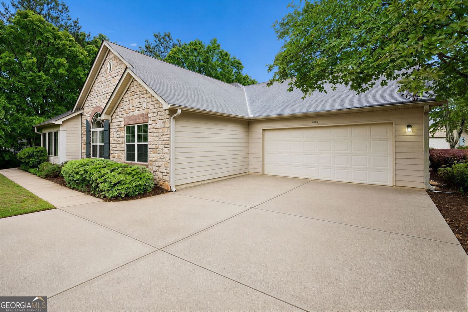 3 bedroom, 2 bathroom, 1,923 sq ft condominium sold at 405 Kenley Court, Mcdonough, GA 30253