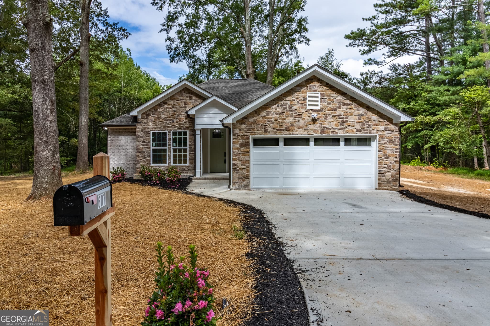 3 bedroom, 2 bathroom, 1,350 sq ft single family residence sold at 607 1st Street, Lafayette, GA 30728