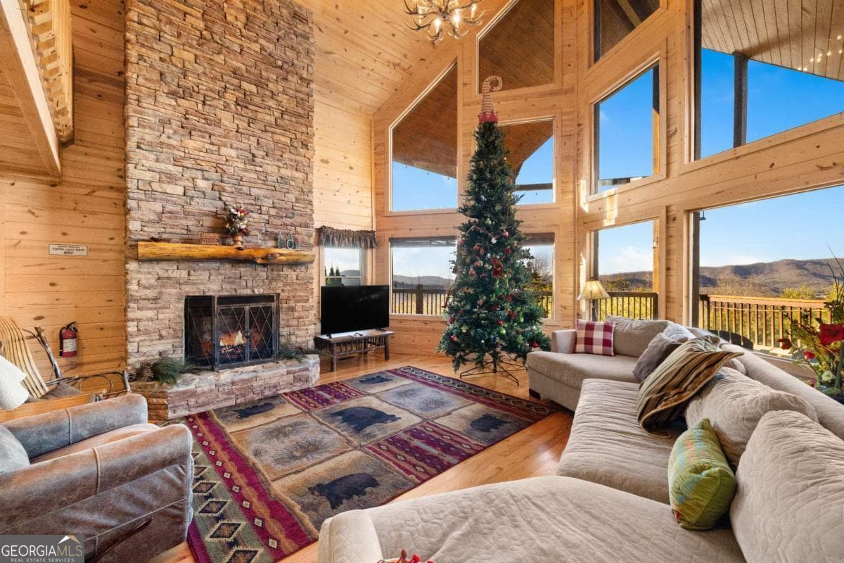 5 bedroom, 3.5 bathroom, 4,120 sq ft cabin,single family residence for sale at 1359 Mountain High Drive, Mineral Bluff, GA 30559 — photo 6