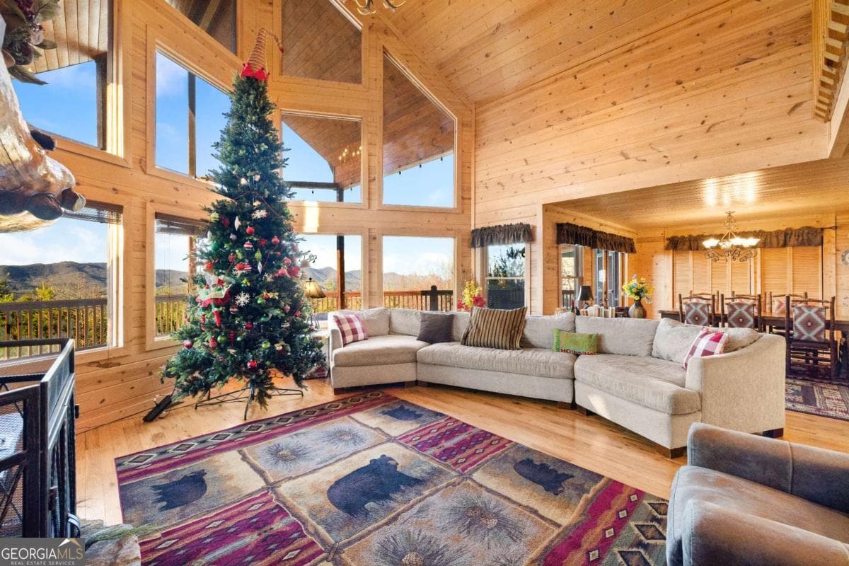 5 bedroom, 3.5 bathroom, 4,120 sq ft cabin,single family residence for sale at 1359 Mountain High Drive, Mineral Bluff, GA 30559 — photo 8