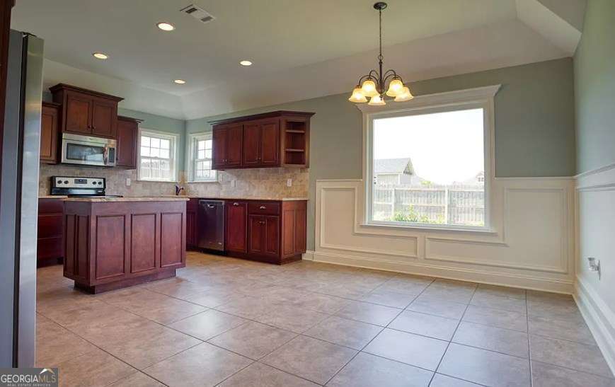 4 bedroom, 2 bathroom, 1,840 sq ft single family residence under contract at 4077 Mckenzie Lane, Valdosta, GA 31605 — photo 2