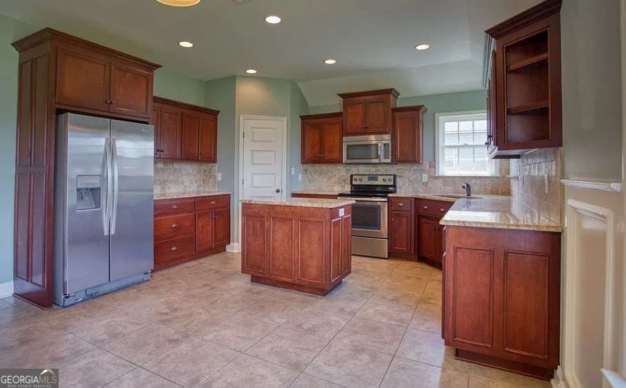 4 bedroom, 2 bathroom, 1,840 sq ft single family residence under contract at 4077 Mckenzie Lane, Valdosta, GA 31605 — photo 3
