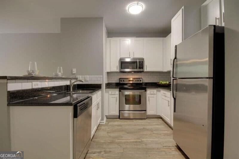 2 bedroom, 1 bathroom, 900 sq ft loft,condominium for rent at 821 Ralph Mcgill Boulevard 2306, Atlanta, GA 30306 for $2,350 a month — photo 2