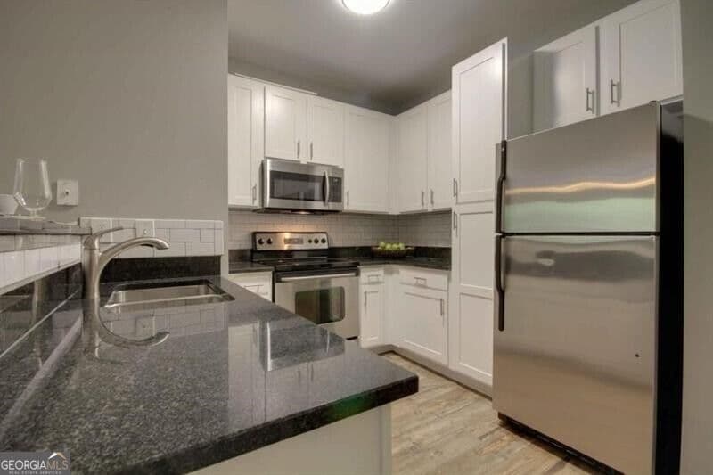 2 bedroom, 1 bathroom, 900 sq ft loft,condominium for rent at 821 Ralph Mcgill Boulevard 2306, Atlanta, GA 30306 for $2,350 a month — photo 3
