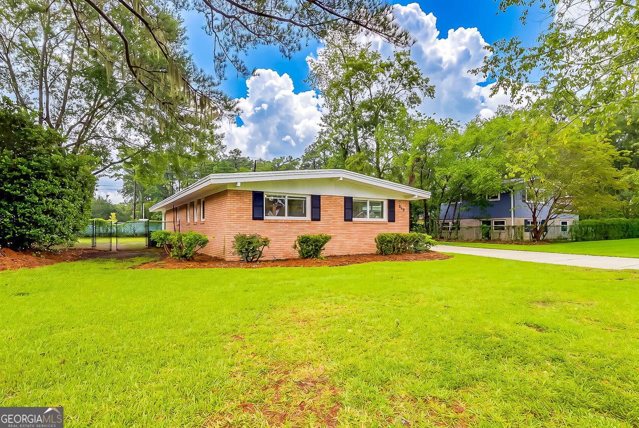 3 bedroom, 2 bathroom, 1,566 sq ft single family residence for sale at 317 Willow Road, Savannah, GA 31419 — photo 2