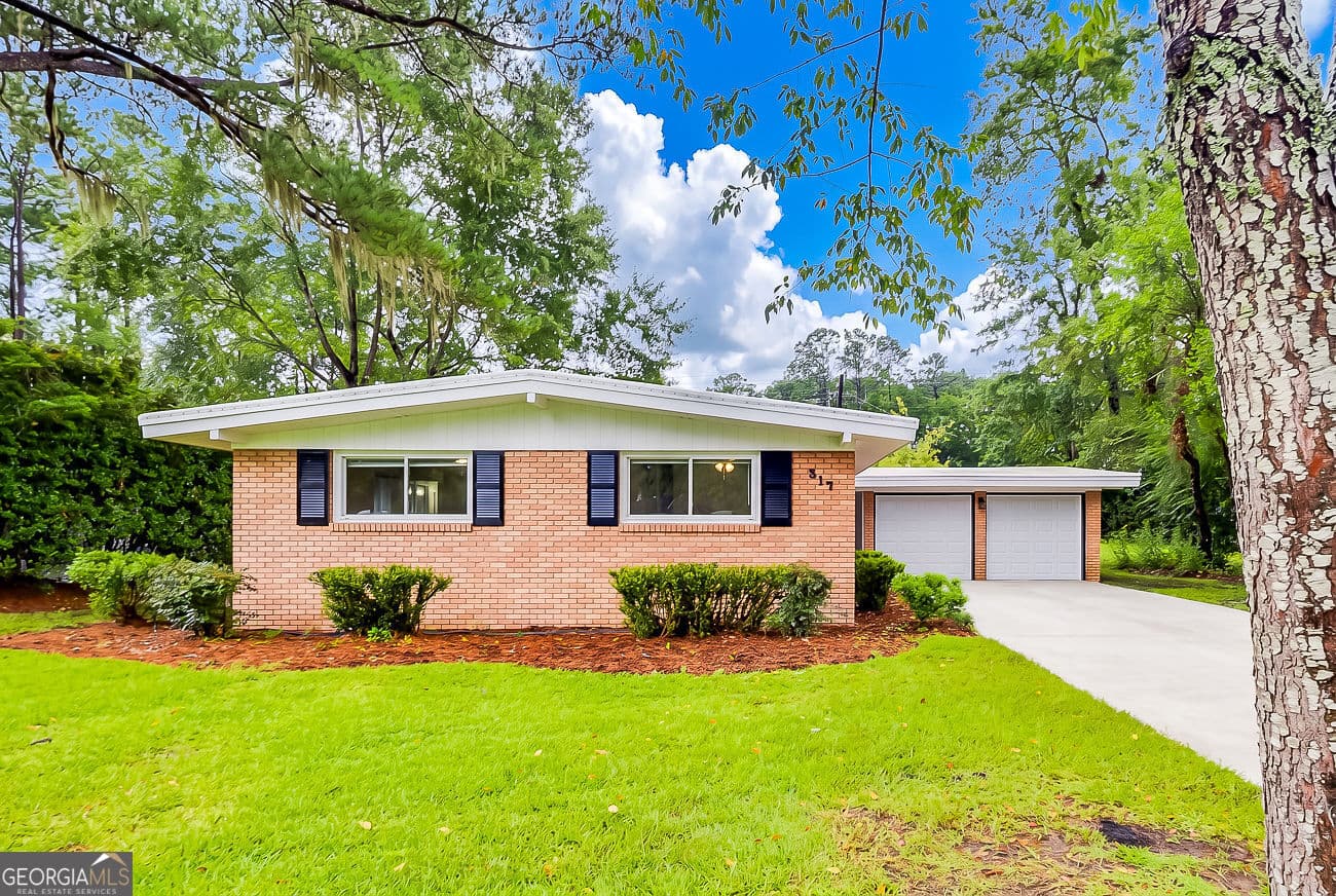 3 bedroom, 2 bathroom, 1,566 sq ft single family residence for sale at 317 Willow Road, Savannah, GA 31419 — photo 3