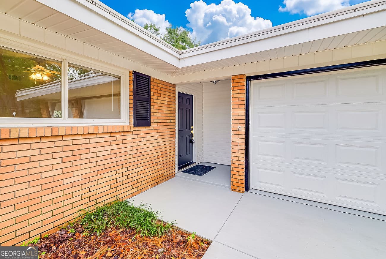 3 bedroom, 2 bathroom, 1,566 sq ft single family residence for sale at 317 Willow Road, Savannah, GA 31419 — photo 4