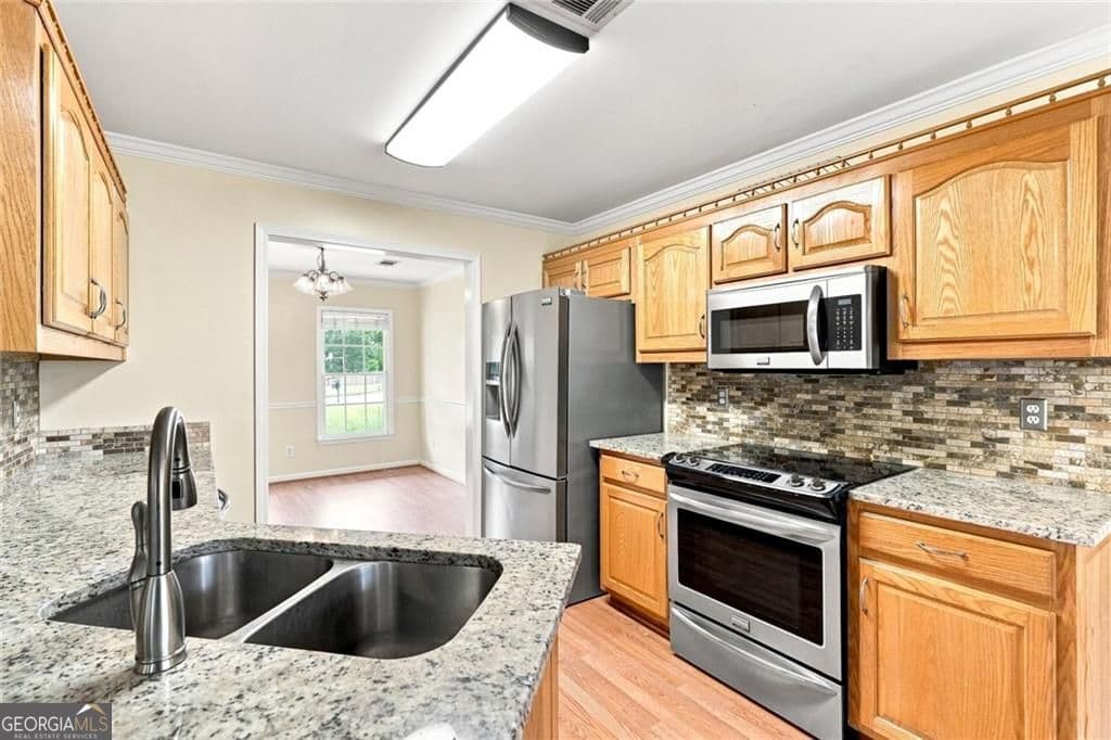 4 bedroom, 2.5 bathroom, 2,344 sq ft single family residence for sale at 2232 Woodbriar Drive, Buford, GA 30518 — photo 3