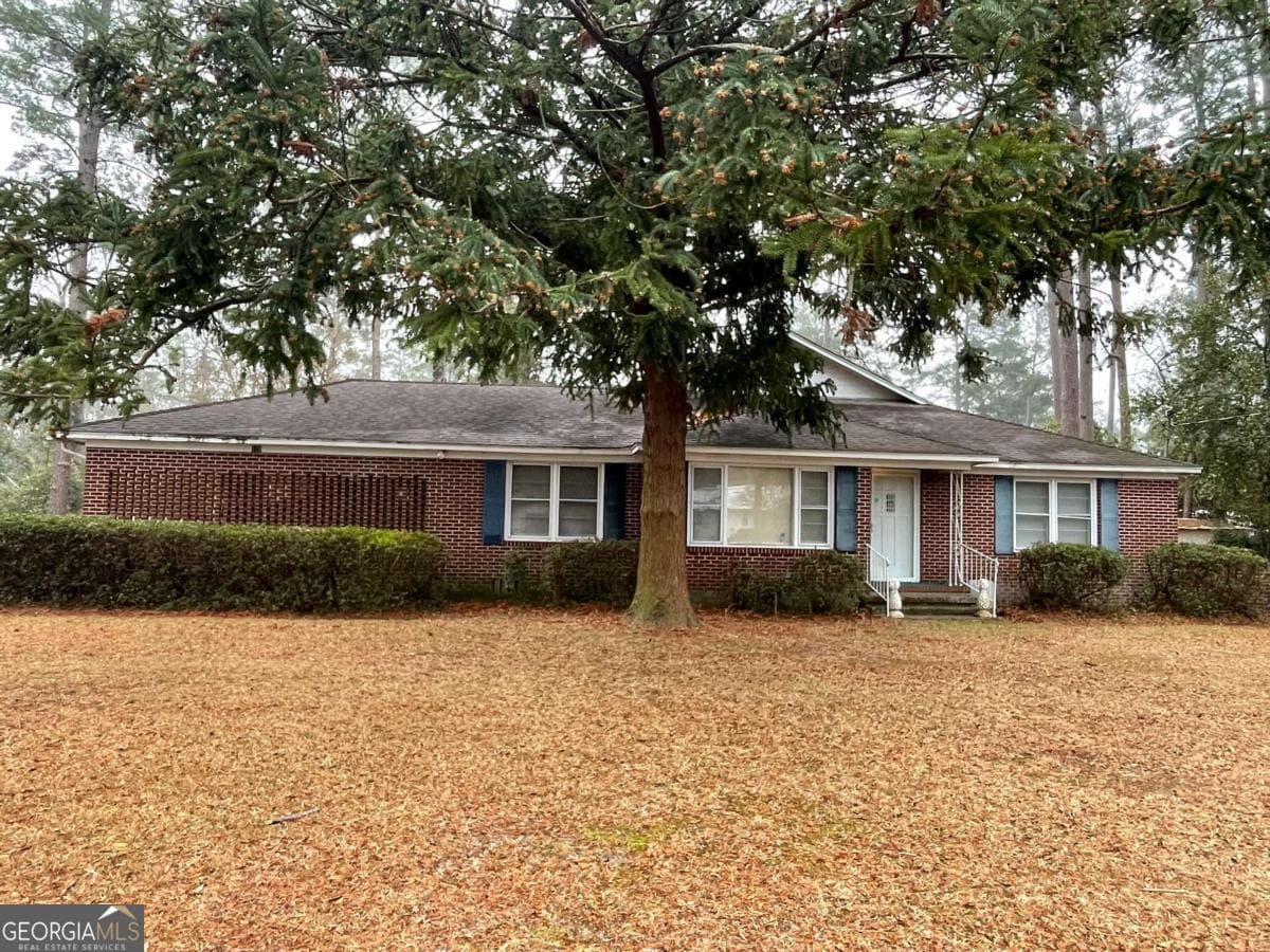 3 bedroom, 2.5 bathroom, 2,624 sq ft single family residence for sale at 129 E Brumby Street, Reidsville, GA 30453