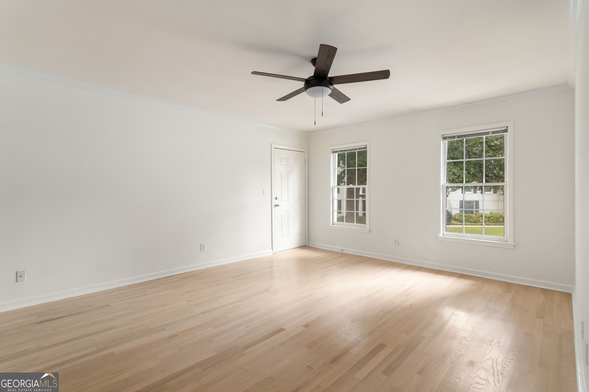 2 bedroom, 2 bathroom, 1,050 sq ft condominium for sale at 1101 Collier Road L5, Atlanta, GA 30318 — photo 2