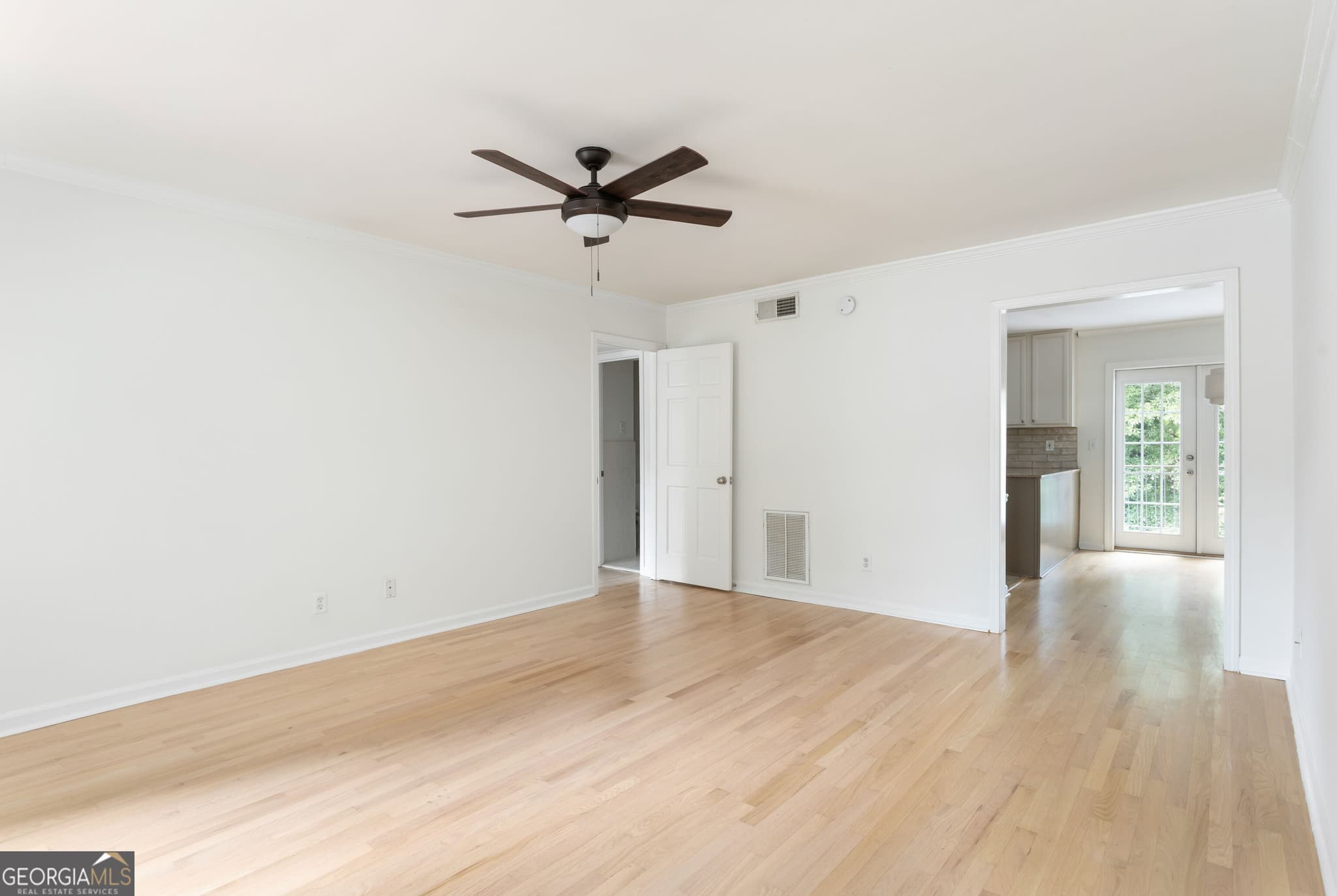 2 bedroom, 2 bathroom, 1,050 sq ft condominium for sale at 1101 Collier Road L5, Atlanta, GA 30318 — photo 3