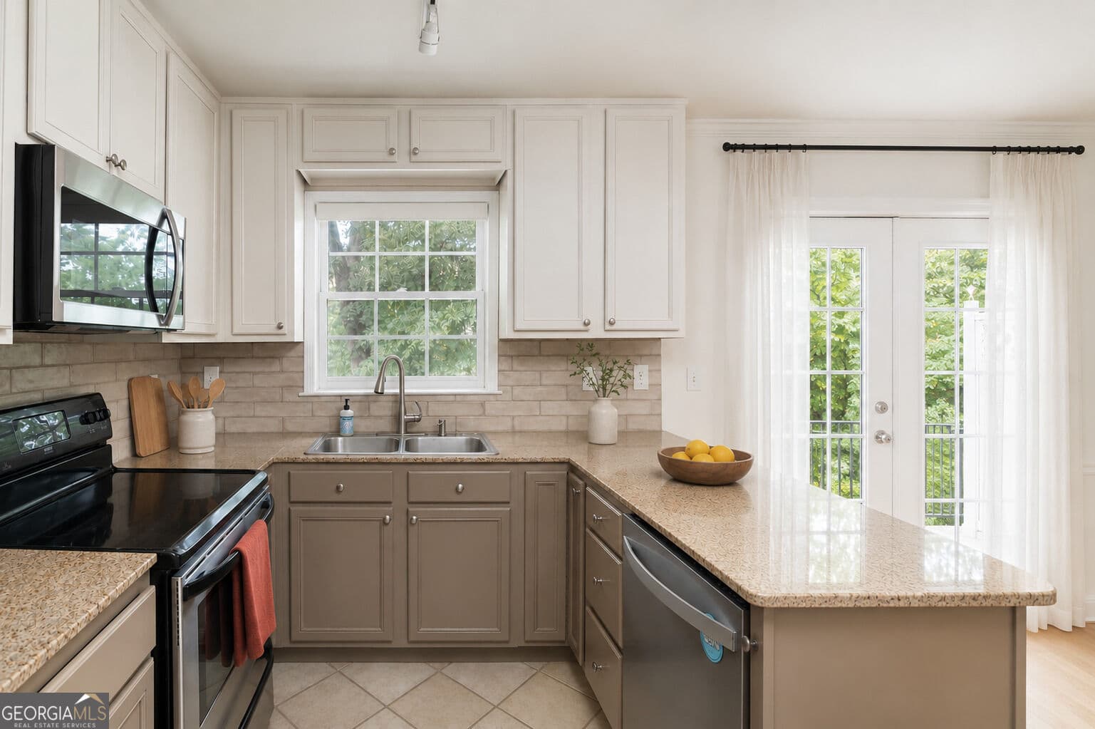 2 bedroom, 2 bathroom, 1,050 sq ft condominium for sale at 1101 Collier Road L5, Atlanta, GA 30318 — photo 8