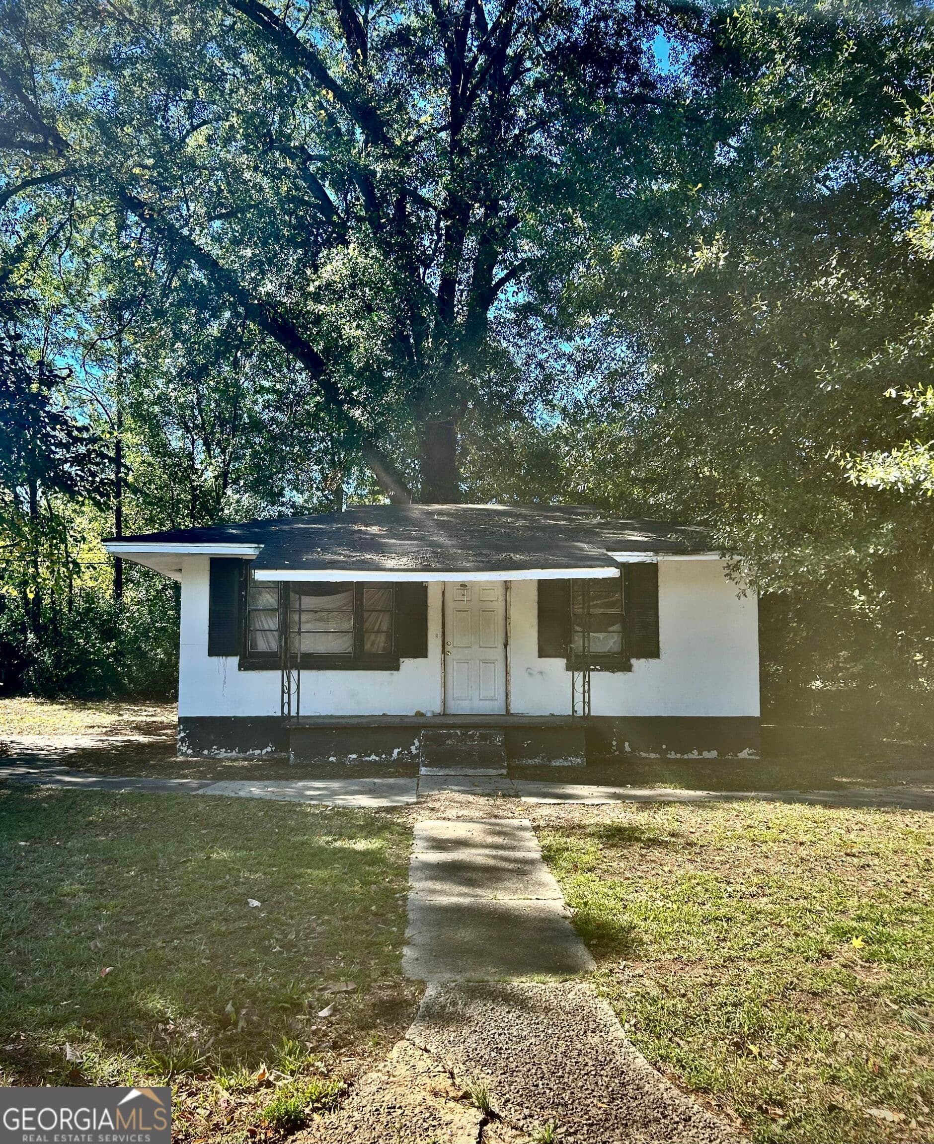 3 bedroom, 1 bathroom, 669 sq ft single family residence for sale at 74 Spring Street, Lavonia, GA 30553