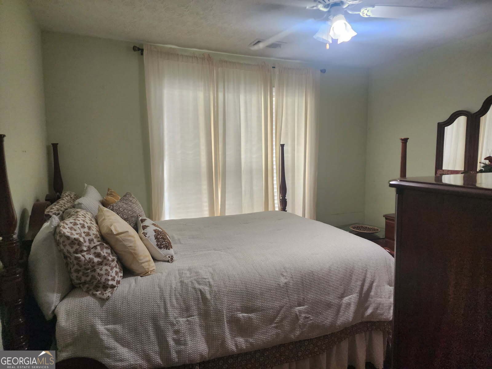 3 bedroom, 1 bathroom single family residence for rent at 1642 Mission Park Drive, Loganville, GA 30052 for $1,150 a month — photo 2