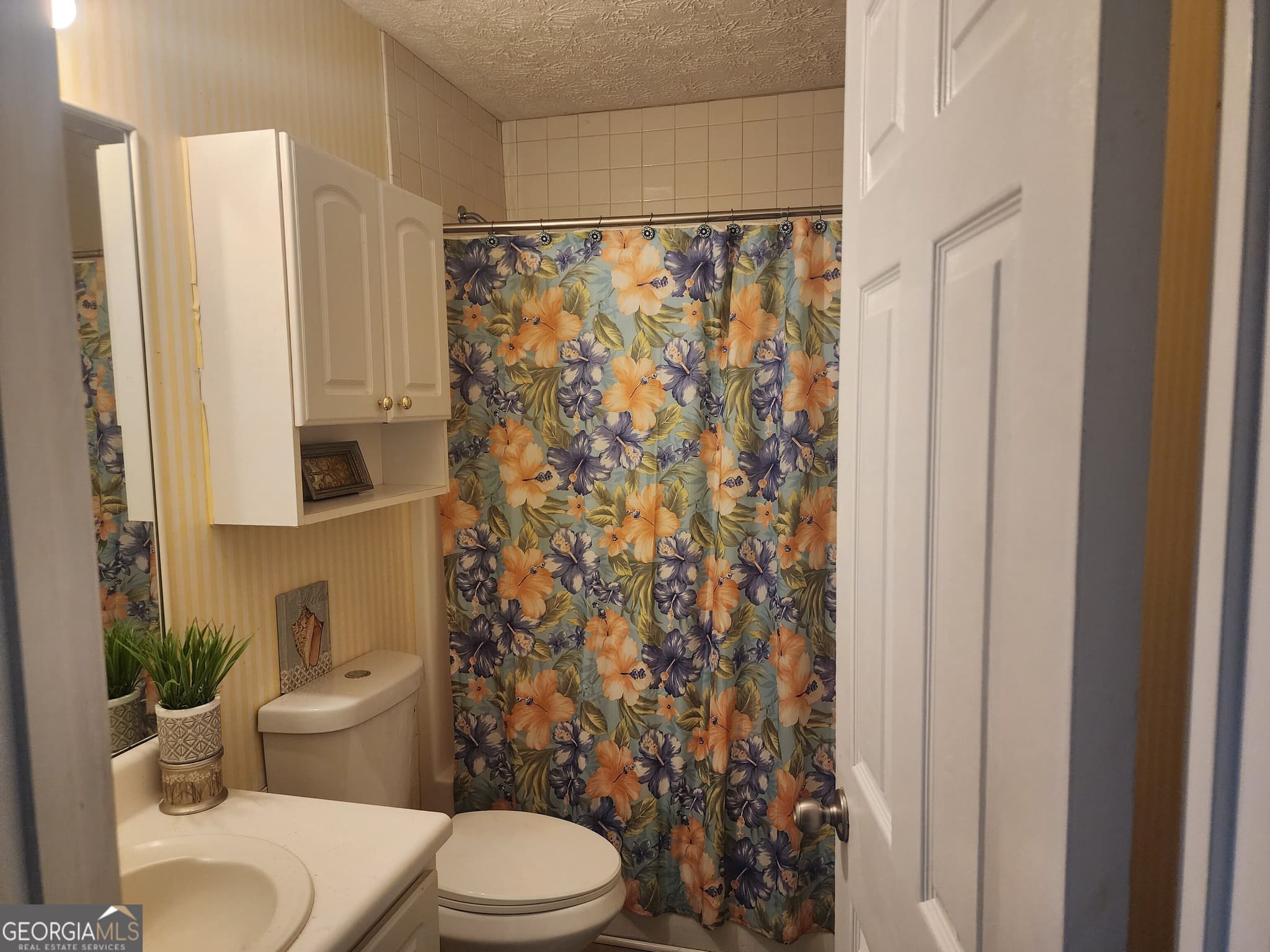 3 bedroom, 1 bathroom single family residence for rent at 1642 Mission Park Drive, Loganville, GA 30052 for $1,150 a month — photo 3