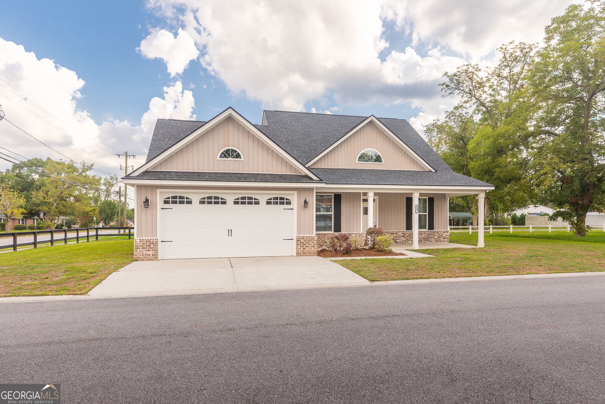 4 bedroom, 2.5 bathroom, 2,031 sq ft single family residence for sale at 410 A N Caswell Street, Glennville, GA 30427 — photo 2