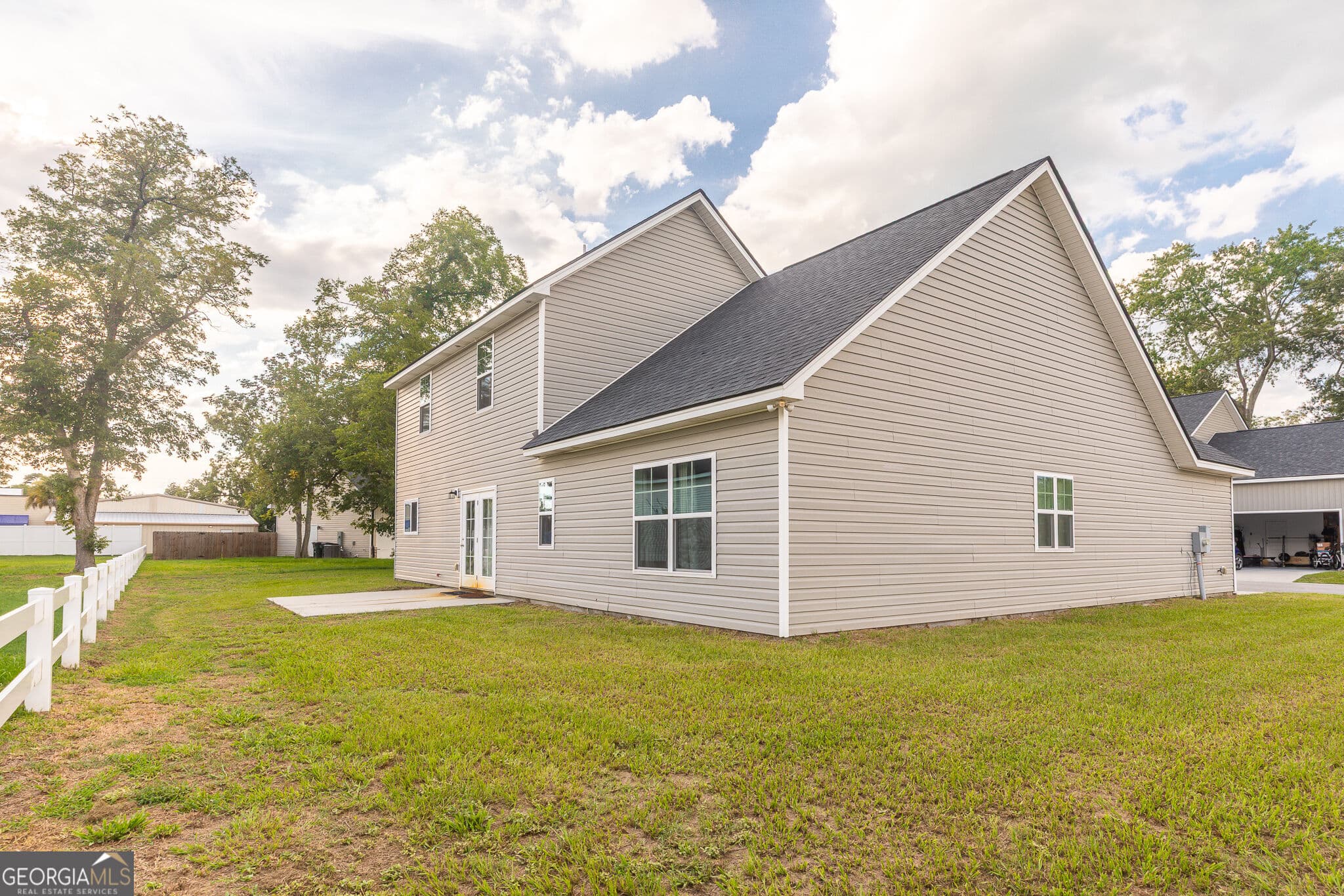 4 bedroom, 2.5 bathroom, 2,031 sq ft single family residence for sale at 410 A N Caswell Street, Glennville, GA 30427 — photo 5