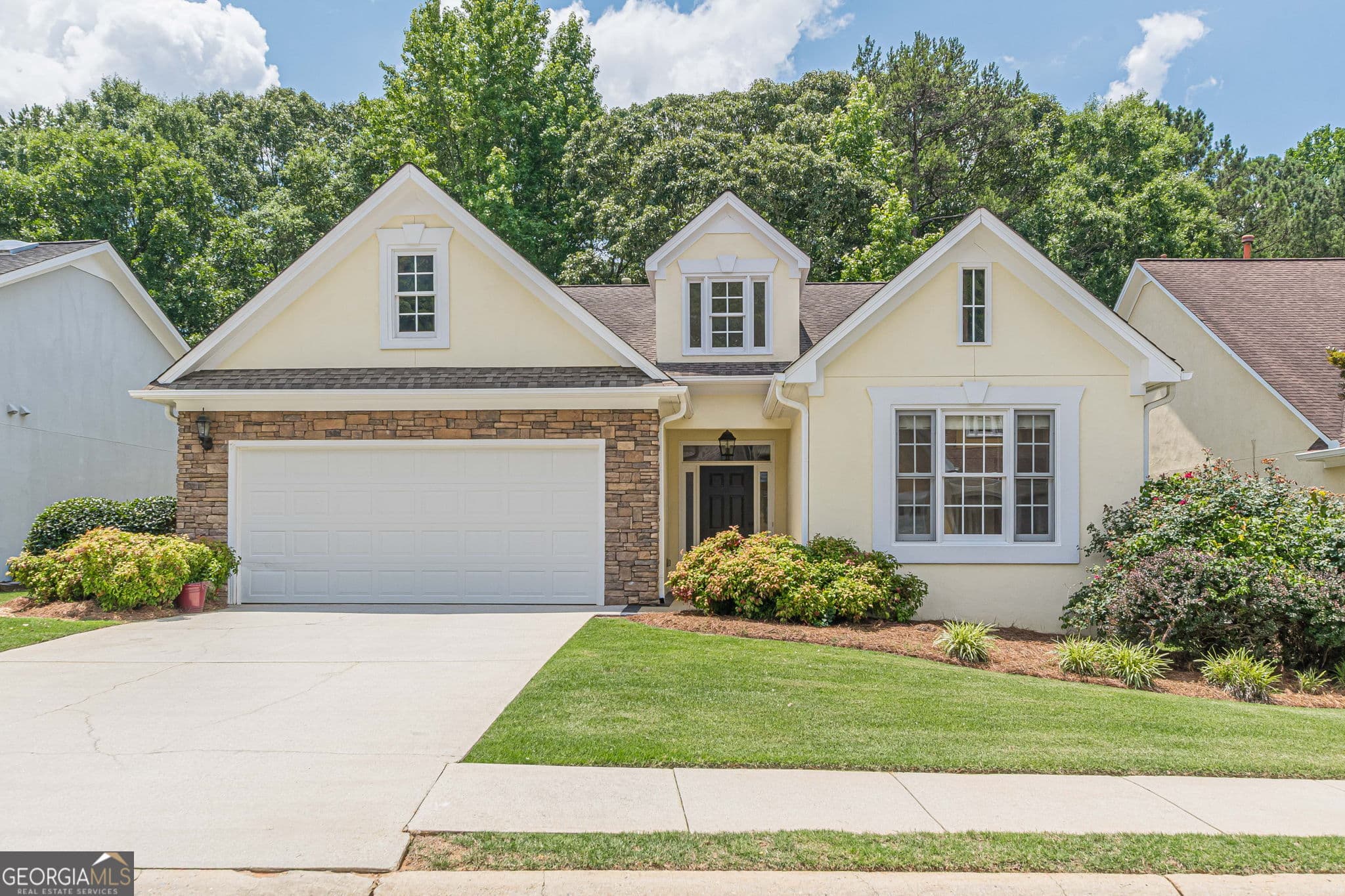 2 bedroom, 2 bathroom, 2,029 sq ft single family residence for sale at 180 Innisbrook Way, Fayetteville, GA 30214 — photo 1 of 59