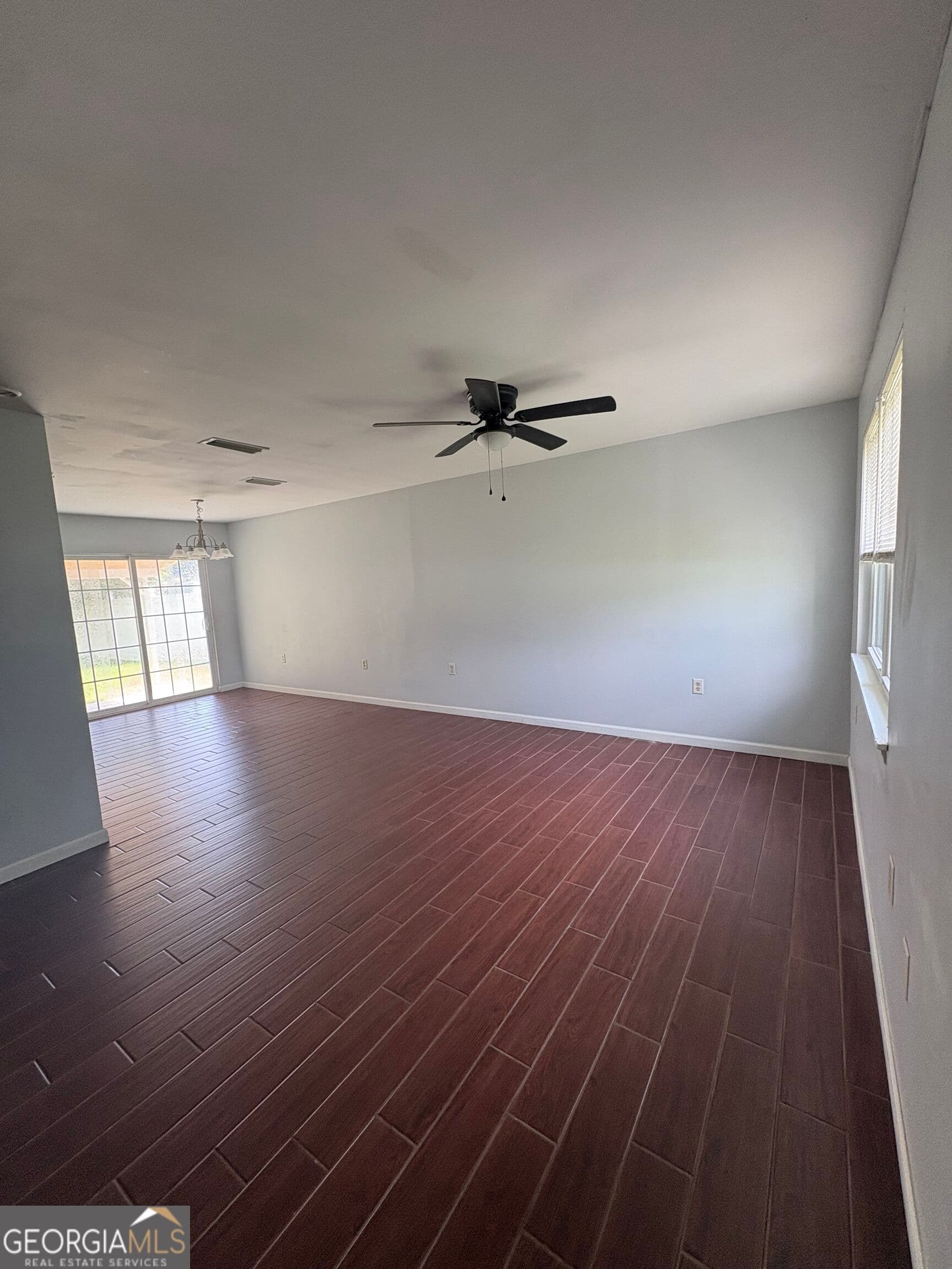 3 bedroom, 2 bathroom, 1,115 sq ft duplex for rent at 542 Chateau Circle, St. Marys, GA 31558 for $1,500 a month — photo 2