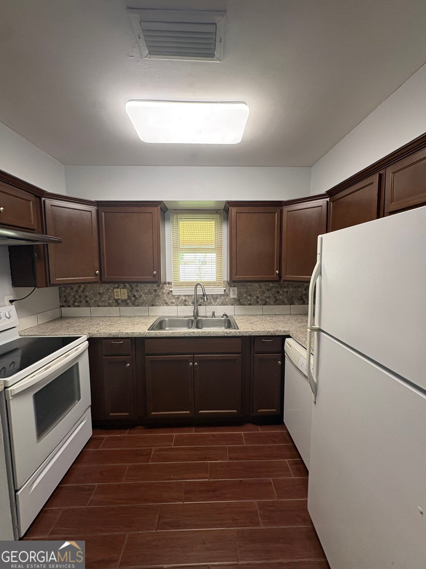 3 bedroom, 2 bathroom, 1,115 sq ft duplex for rent at 542 Chateau Circle, St. Marys, GA 31558 for $1,500 a month — photo 5