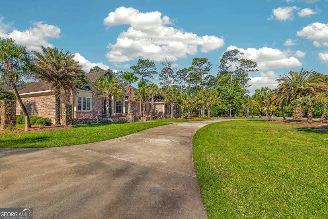 4 bedroom, 4 bathroom, 5,817 sq ft single family residence for sale at 12 Birdie Drive, Jesup, GA 31546 — photo 3