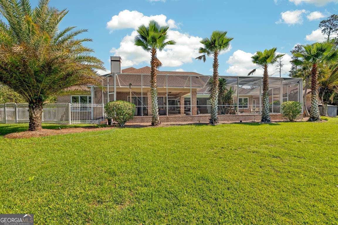 4 bedroom, 4 bathroom, 5,817 sq ft single family residence for sale at 12 Birdie Drive, Jesup, GA 31546 — photo 4